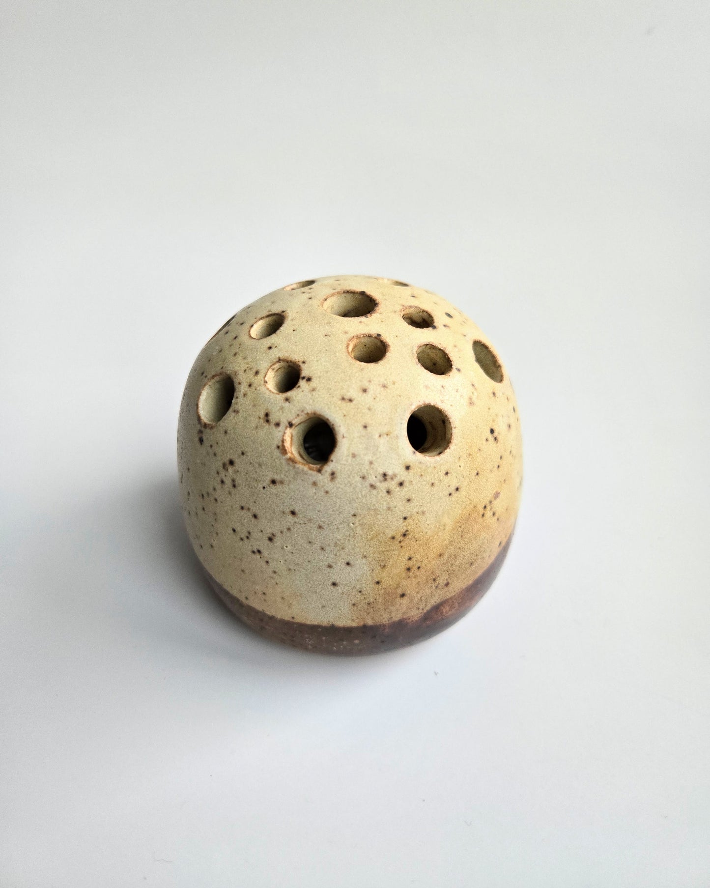 Pebble Frog Vase - Chai